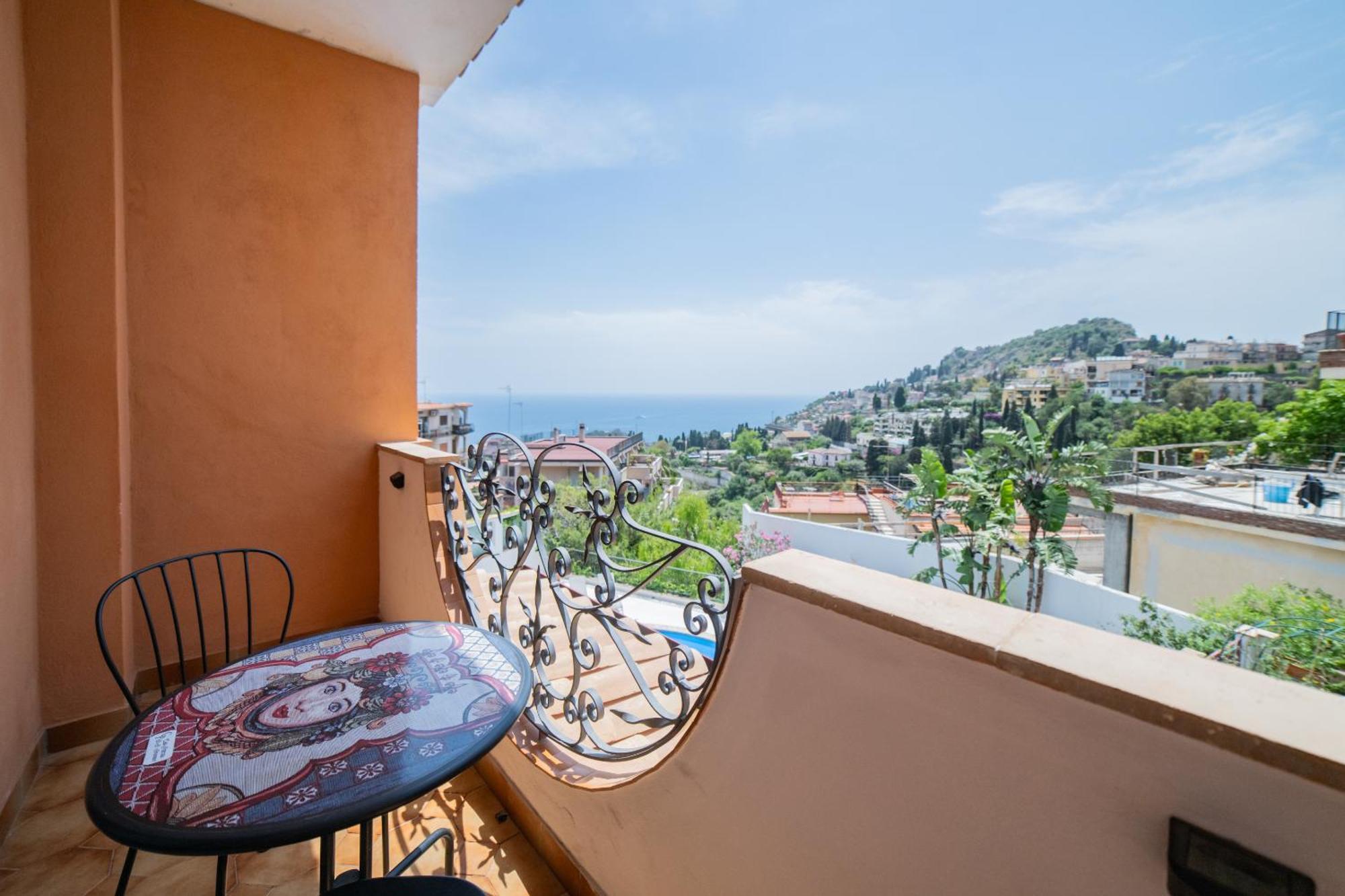 Casa Pertosa Bed & Breakfast Taormina Exterior photo