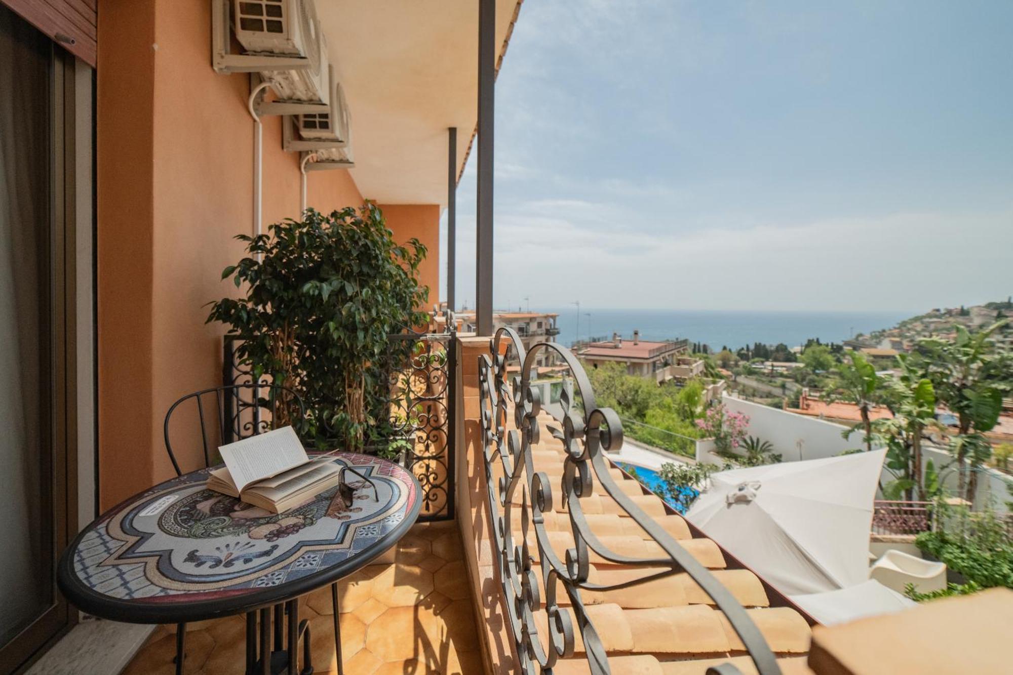 Casa Pertosa Bed & Breakfast Taormina Exterior photo